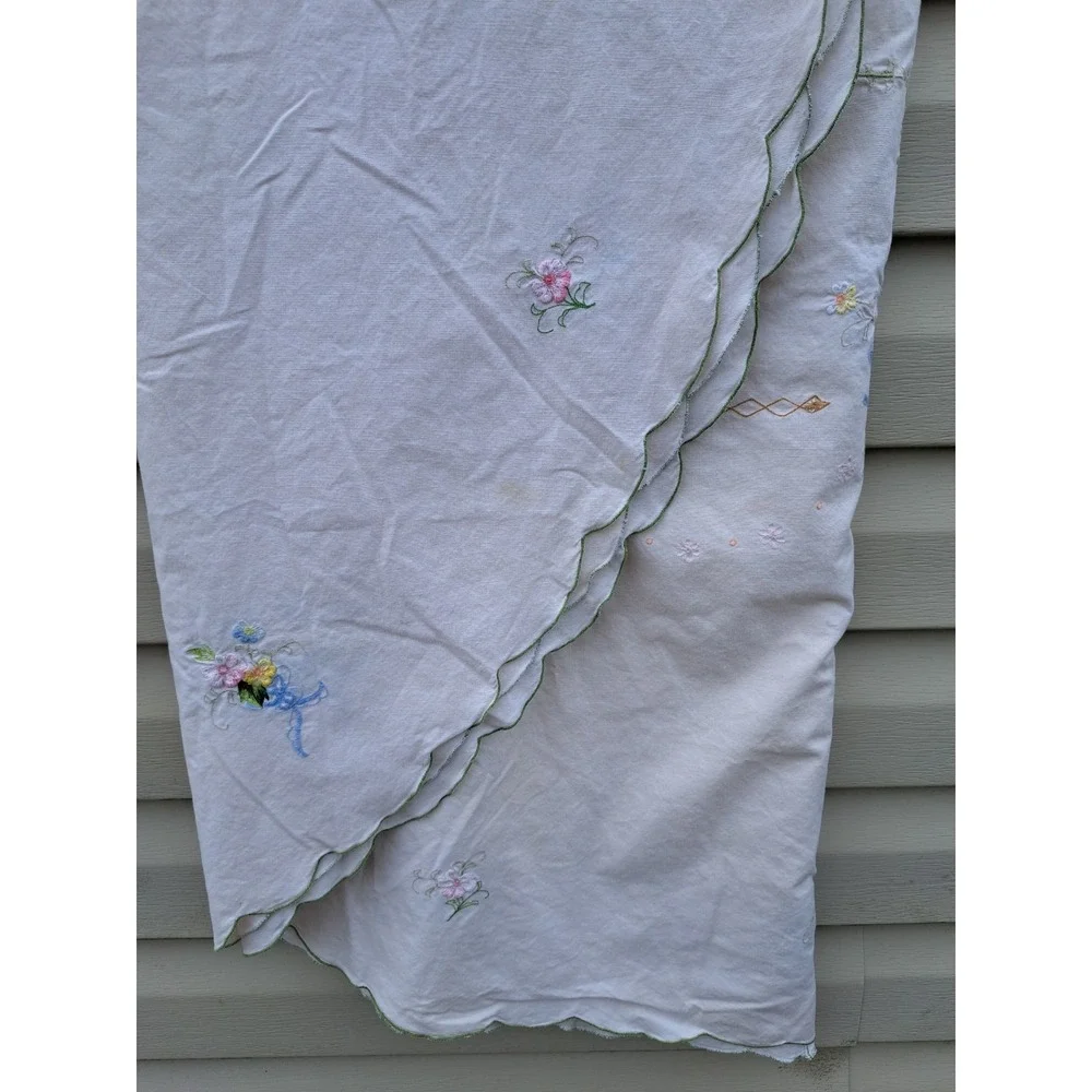 VTG Cotton Ivory Embroidered Oval Tablecloth 92 X 61 Inches